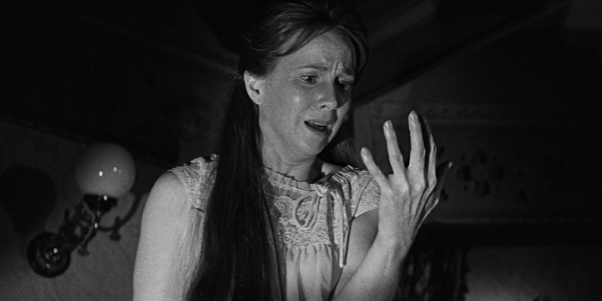 Eleanor looking at her hand in horror in The Haunting 1963