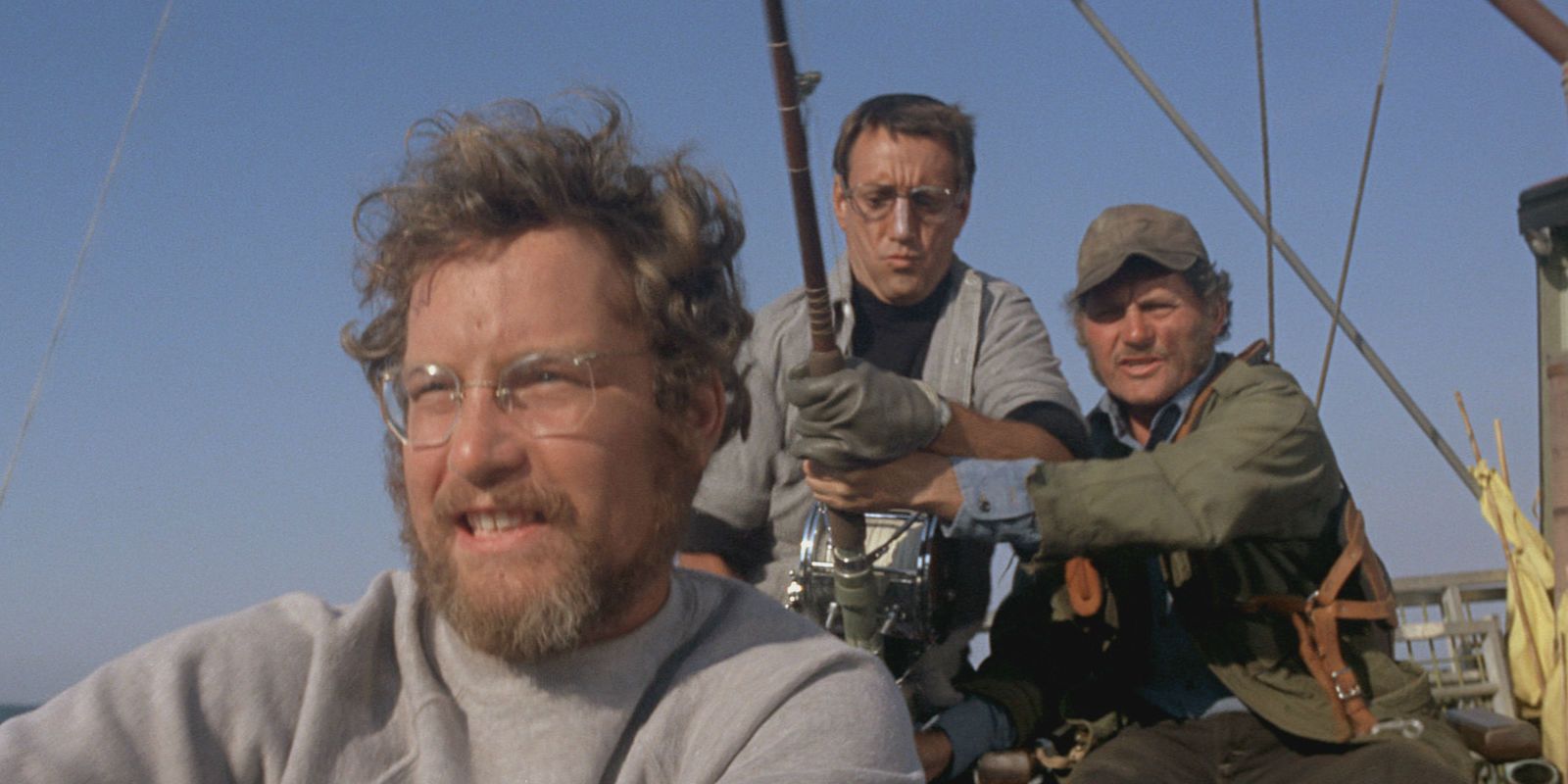 Steven Spielberg 5 Reasons Why Jaws Is His Best Monster Movie (& 5 Why Jurassic Park Is A Close Second)