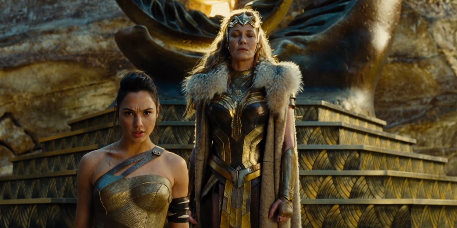 12 Best Weapons And Equipment Used By Wonder Woman