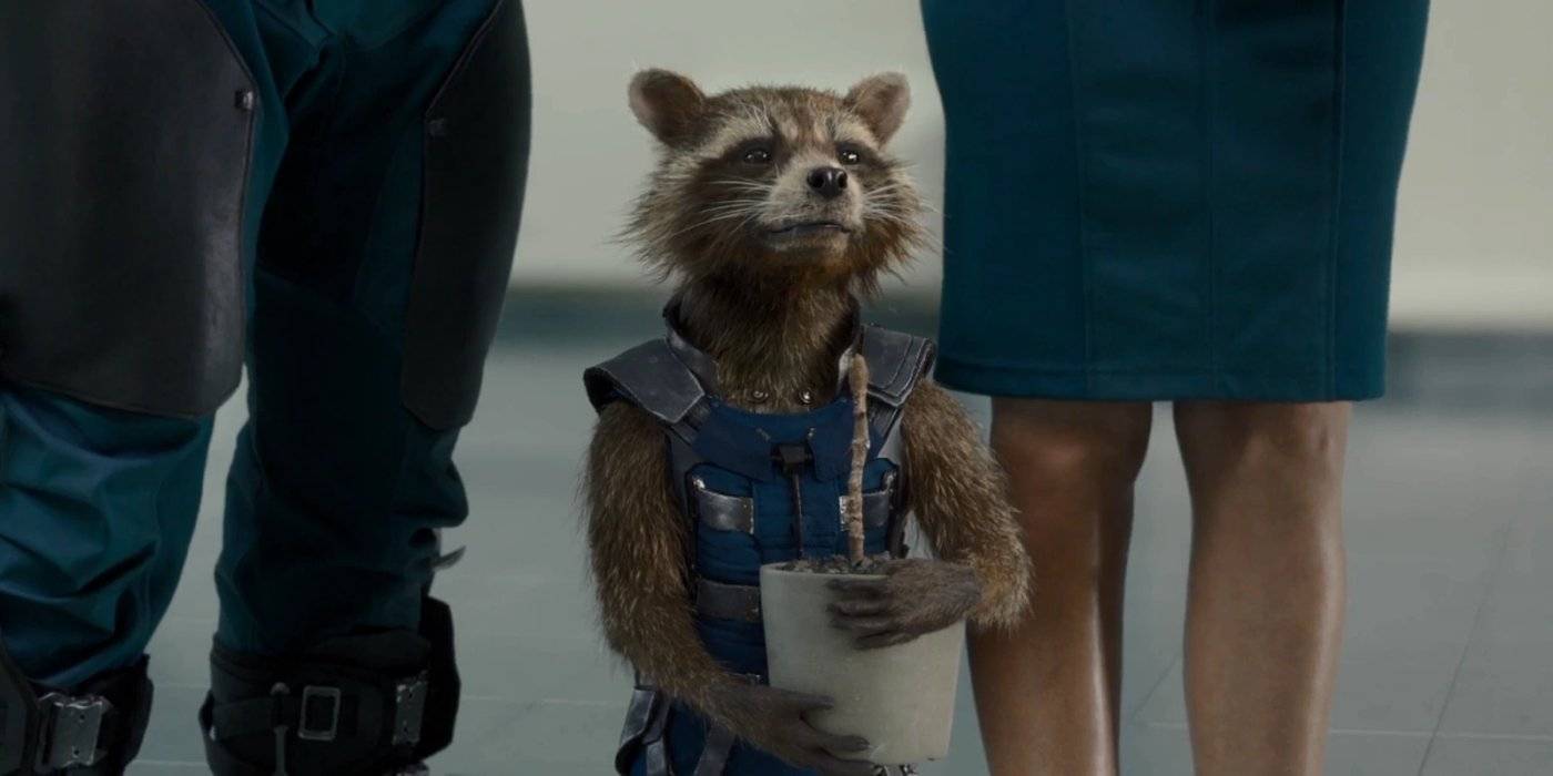 Rocket Racoon mantém o galho Groot baby Guardians of the Galaxy Marvel