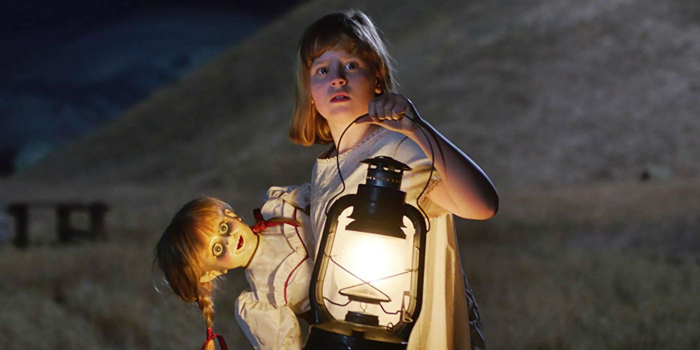 6 Things The Conjuring Series Does Better Than Annabelle (& 4 It Doesn’t)