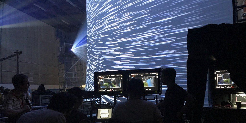 Han Solo Set Photo Lando Heads To Hyperspace Screen Rant