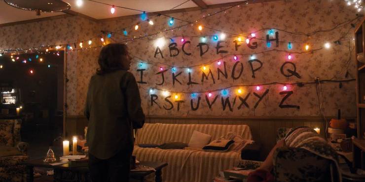 Stranger Things Joyce S 10 Best Mom Moments Screenrant