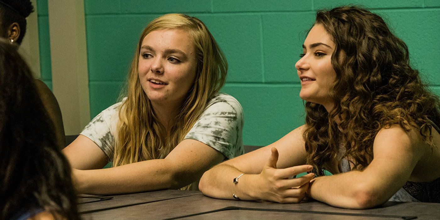 Elsie Fisher and Emily Robinson in Eighth Grade