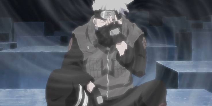 Die Welt um Kakashi verzieht sich, als er auf Kamui in Naruto zugreift