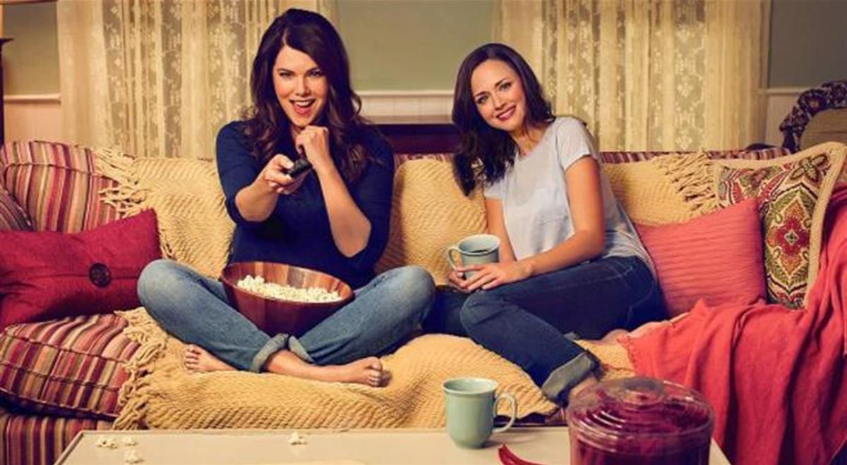 Gilmore Girls 10 Crazy Fan Theories That Are Impossible (And 10 That Should Have Been True)
