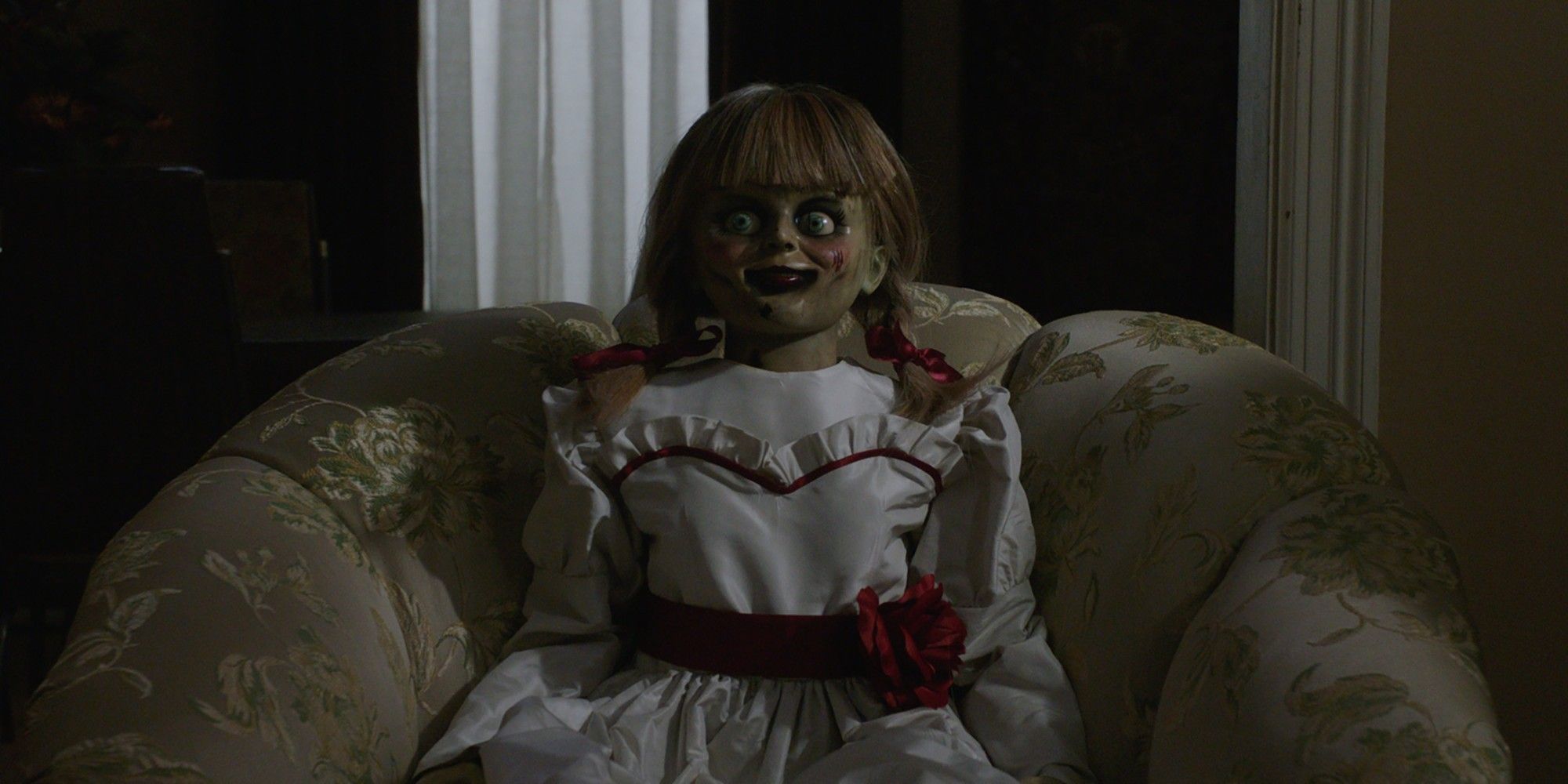 6 Things The Conjuring Series Does Better Than Annabelle (& 4 It Doesn’t)