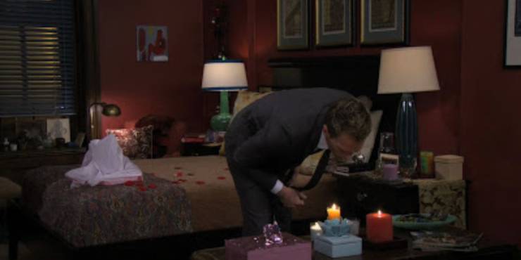 Barney-Clears-Robins-Bed-Rose-Petals-Candles-How-I-Met-Your-Mother.jpg (740×370)