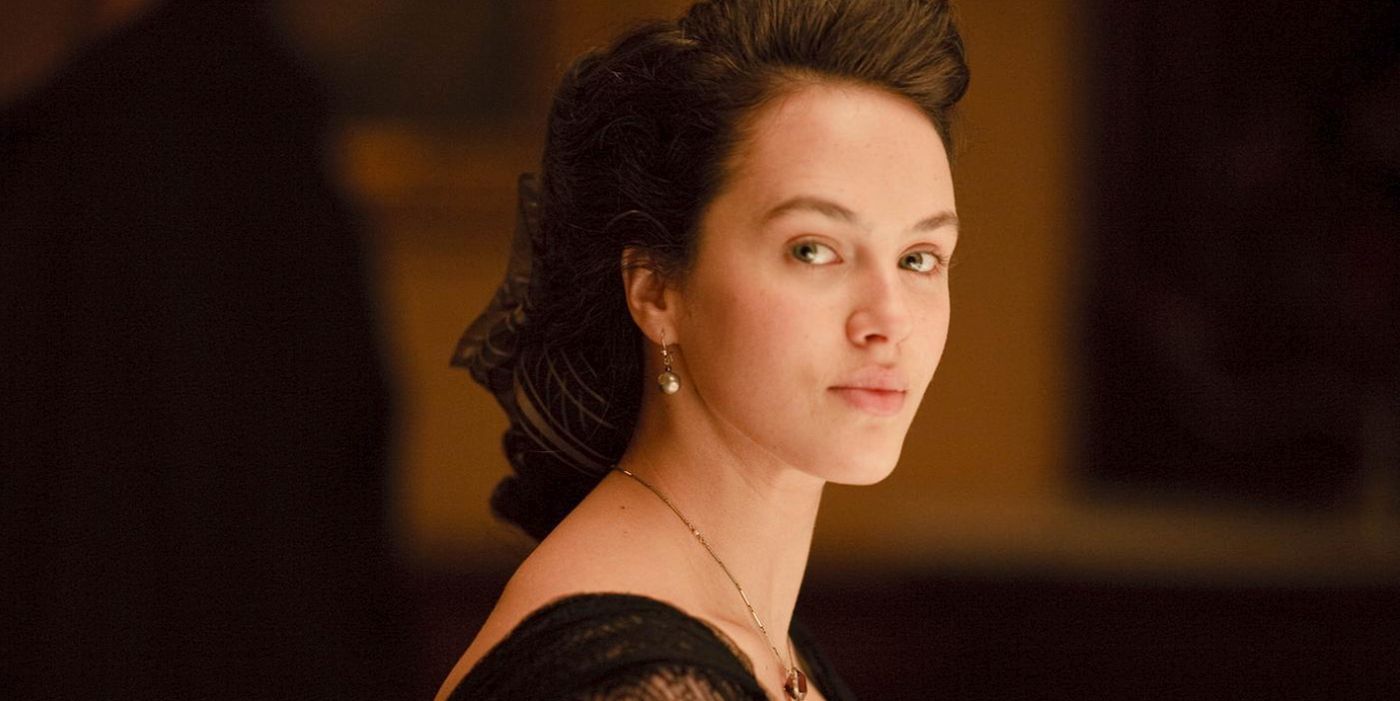 Jessica Brown Findlay Movie & TV Roles Where You Know The Black Mirror Star