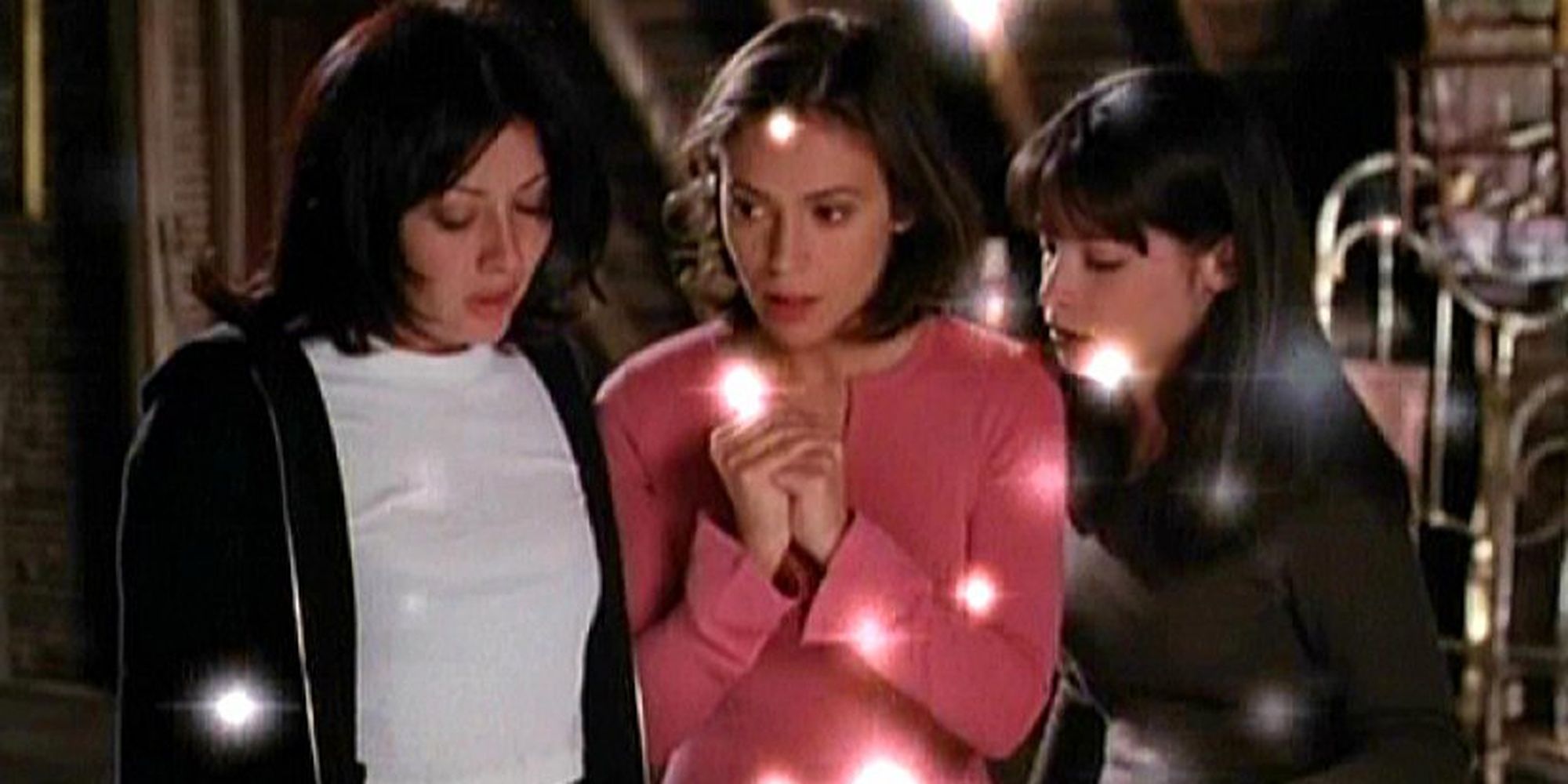 Charmed the reckoning. Зачарованные Прю Пайпер Фиби. Фиби Холливелл и Пайпер Холливелл. Зачарованные Прю Холливелл. Зачарованные Пайпер Фиби и пейдж.