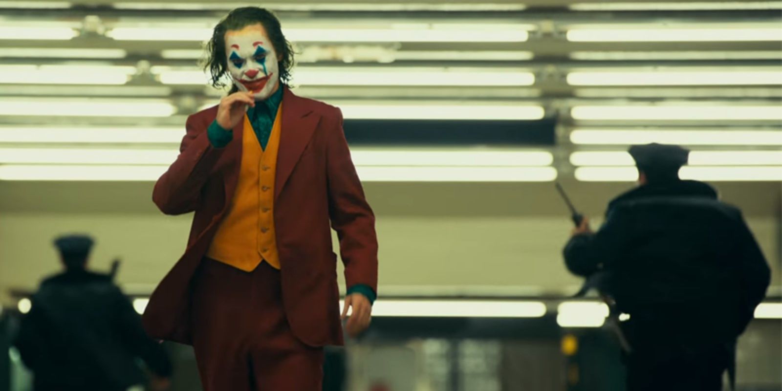 Joker 10 Moments That Tie The Film To The Batman Universe