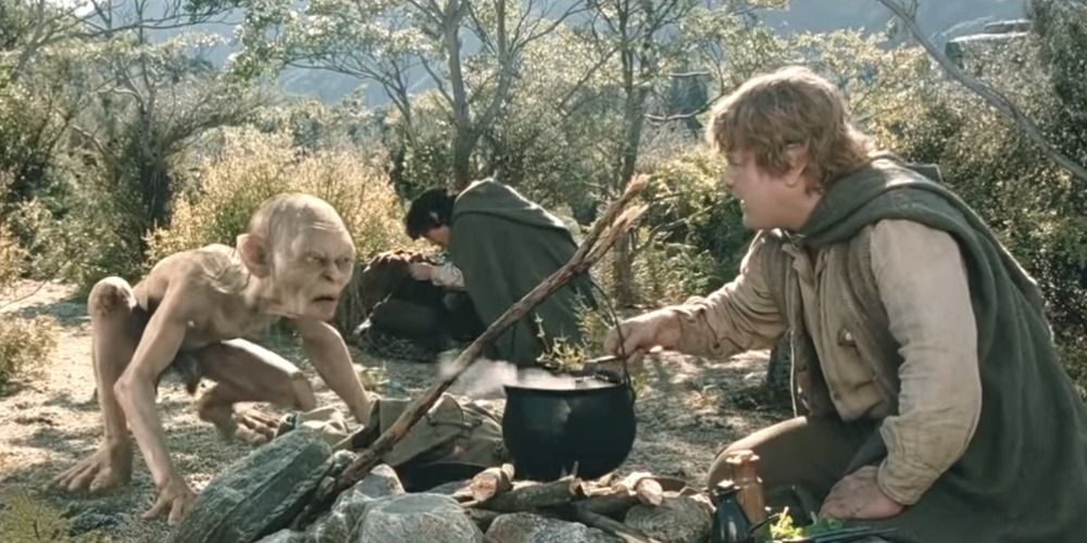 Sam Frodo and Gollum cooking around the campfire in The Lord of the Rings 1