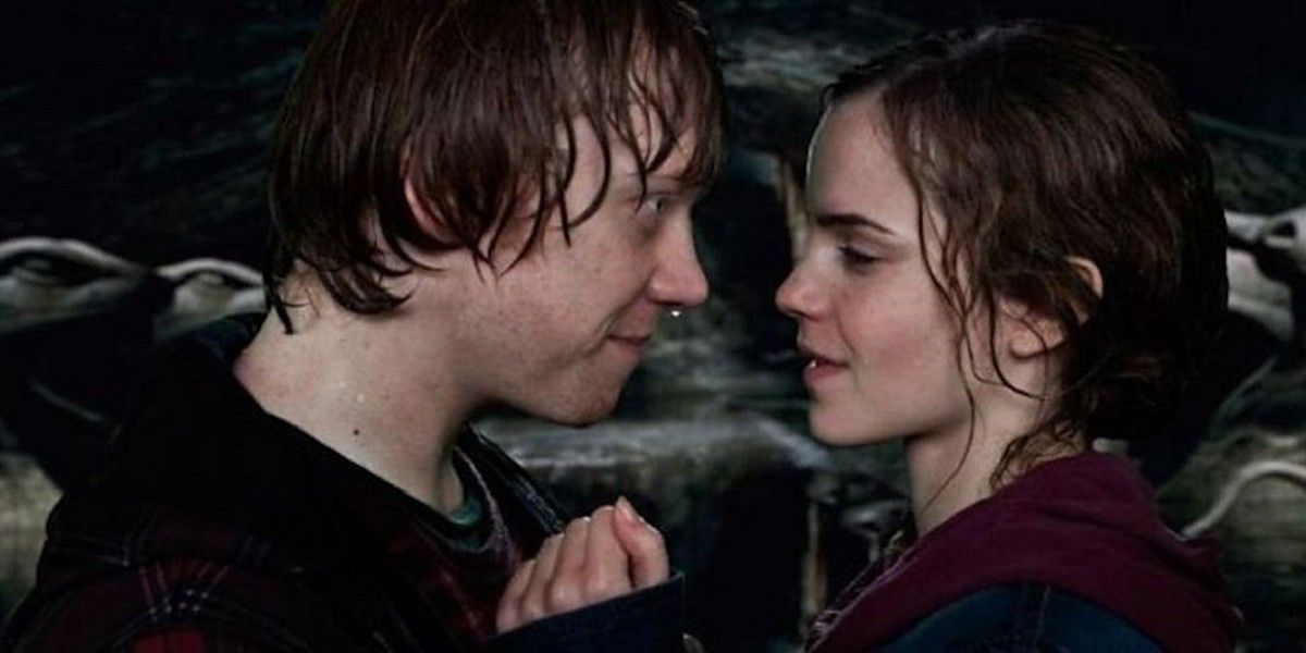 Ron and Hermione Kiss Deathly Hallows.v1