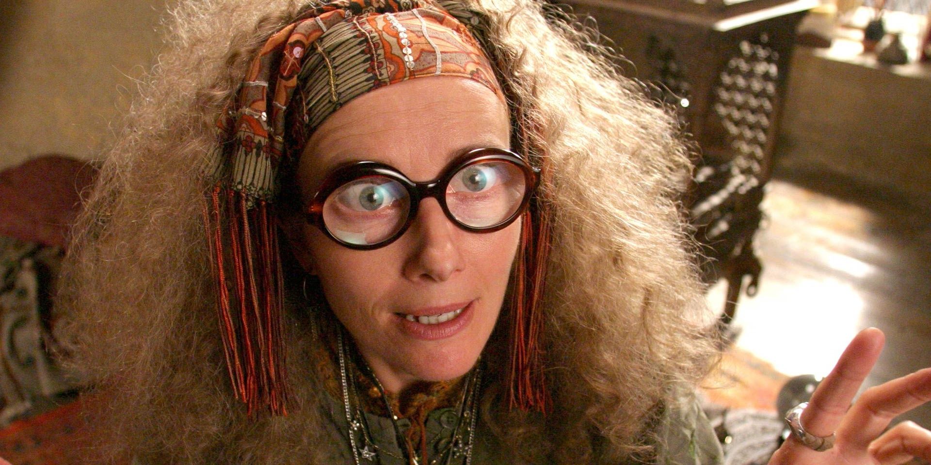 Sybill Trelawney in Harry Potter