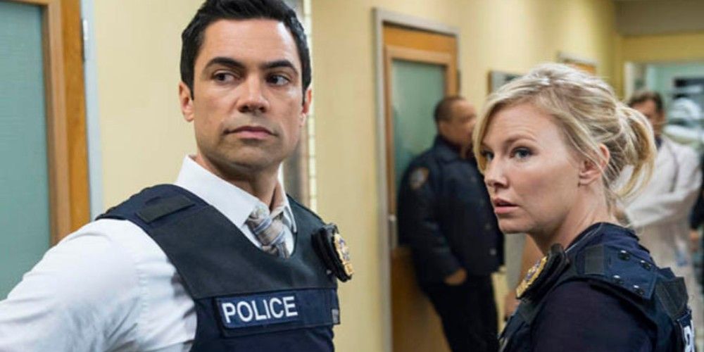 10 Things Movies & TV Shows Always Get Wrong About Cops