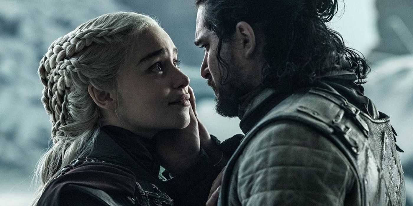 Game Of Thrones Emilia Clarke Still Annoyed Jon Snow Got Away With Murder