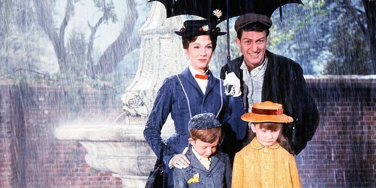 Mary Poppins (Julie Andrews) en Bert (Dick Van Dyke) met de Banks-kinderen in "Mary Poppins."