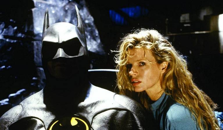 Batman Returns Why Vicki Vale Wasn T In Tim Burton S Sequel
