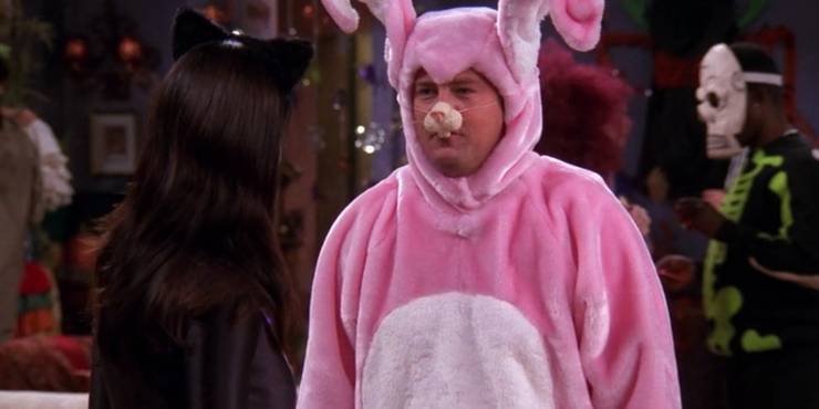 Friends 10 Best Halloween Costumes Over The Years Screenrant