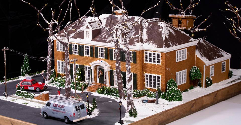 Watch A Home Alone Scene Perfectly Recreated As A Gingerbread House