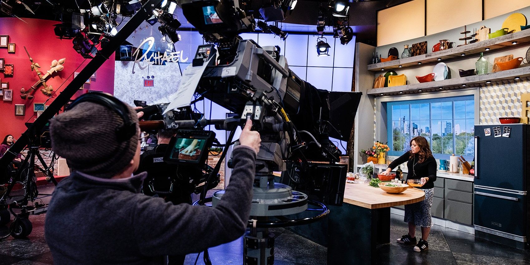 10 BehindTheScenes Secrets From The Rachael Ray Show