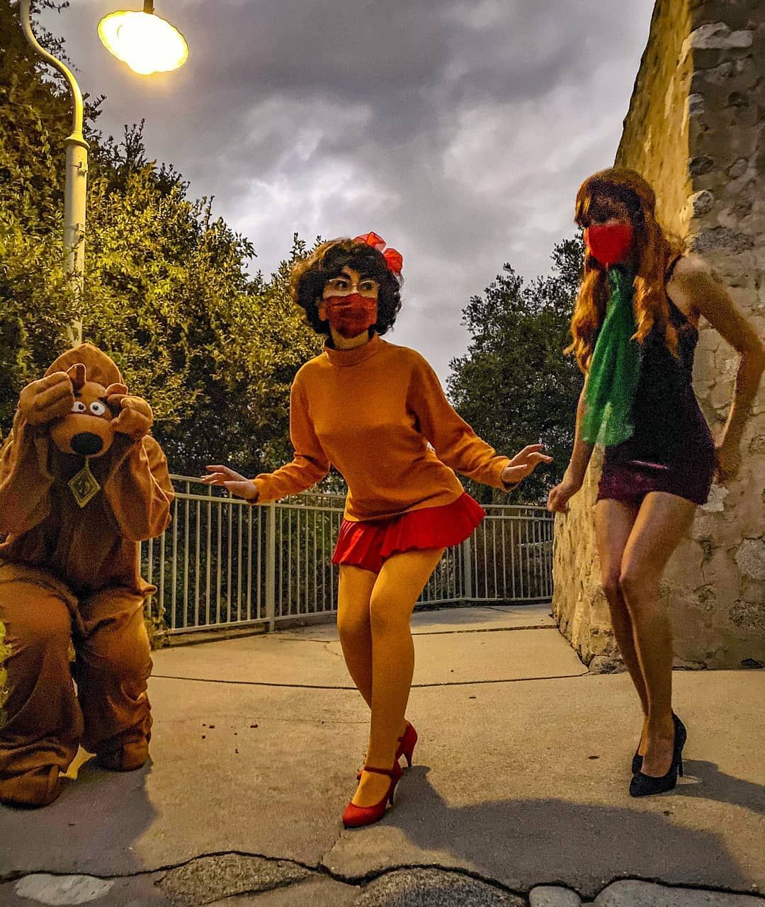 ScoobyDoo 10 Velma & Daphne Cosplay That Are Too Good