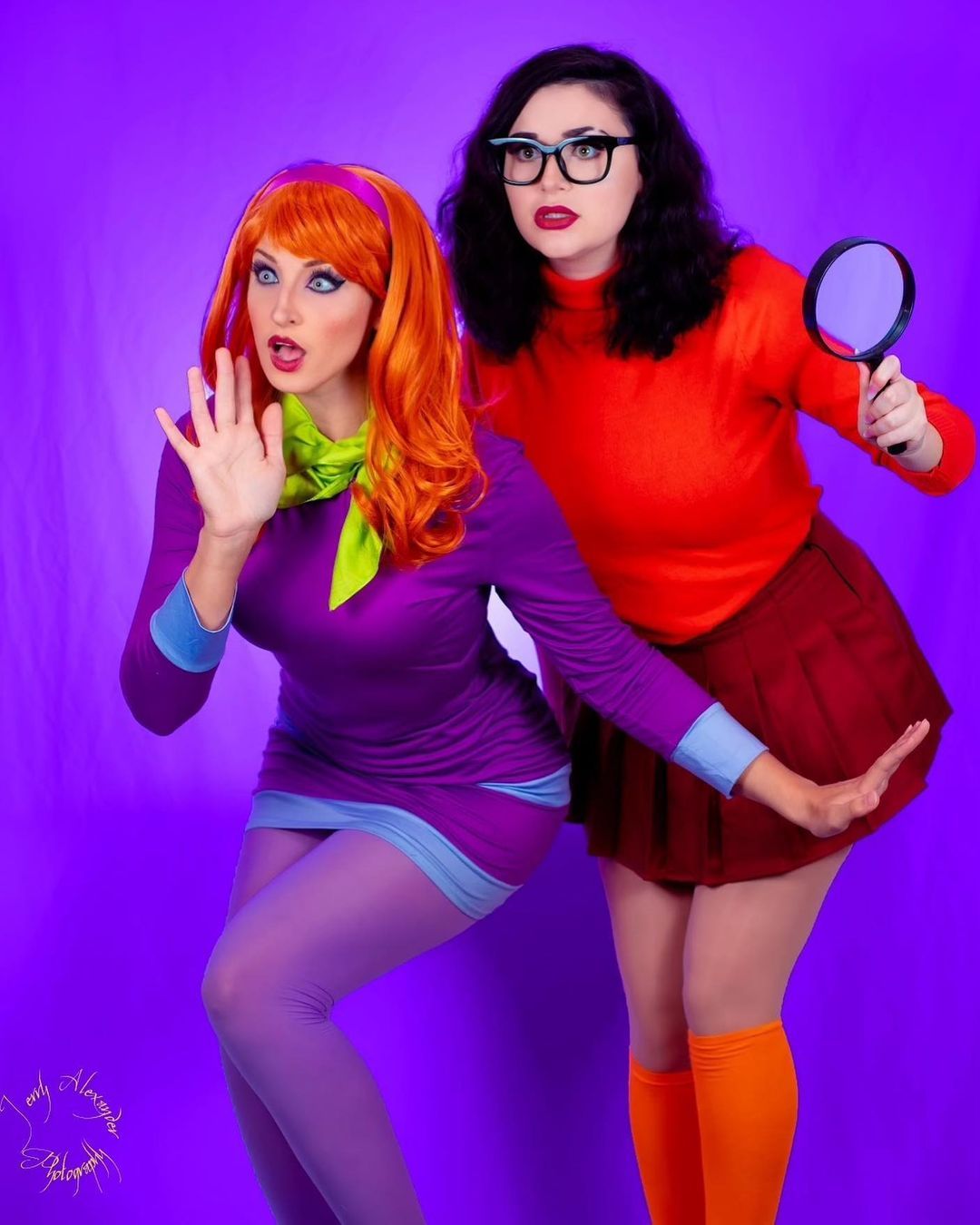 ScoobyDoo 10 Velma & Daphne Cosplay That Are Too Good
