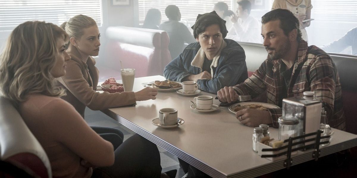 Riverdale 10 Things That Went Wrong For Jughead Once He Started Dating Betty