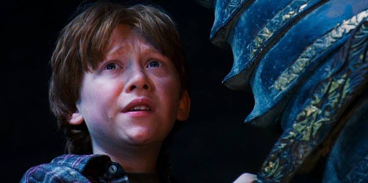 Harry Potter : 10 Scenes That Convinced Us That Ron and Harry Were True Soul Mates ! 10 Ron playing wizards chess for Heroic Scrifice Entry.jpg?q=50&fit=crop&w=737&h=368&dpr=1