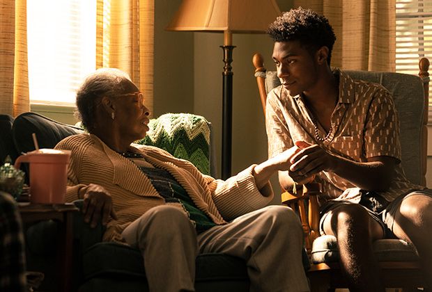 Outer Banks Season 2 First Images John B Sarah Run For Their Lives