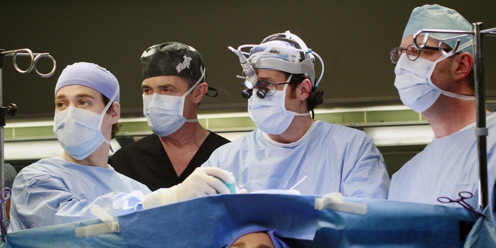 Greys Anatomy 8 Hidden Details You Missed About The Scrub Costumes