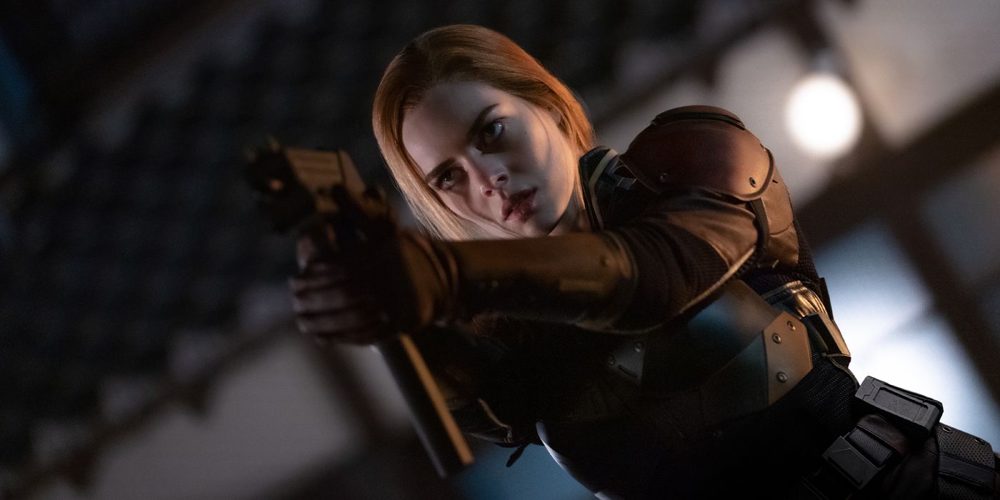 Samara Weaving as Scarlett pointing a gun in Snake Eyes