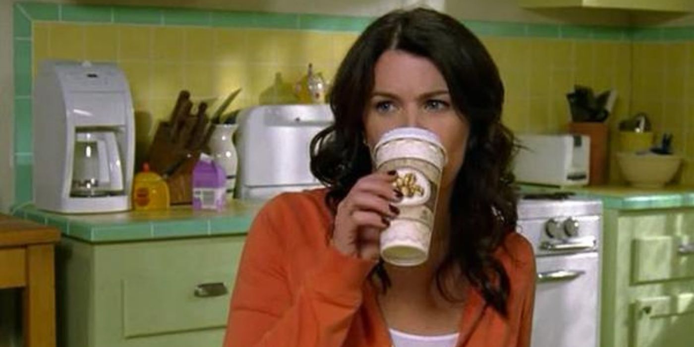 Lorelai drinking coffee to go at home in Gilmore Girls