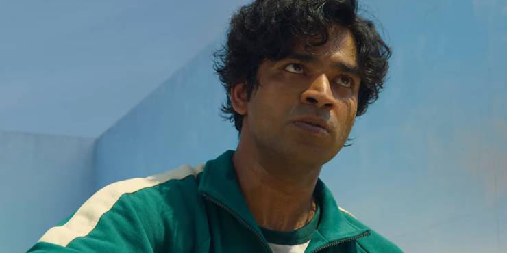 Squid Game: Selfless Things Characters Did, Ranked 10 Ali Lifted Gi-Hun Up Squid Game