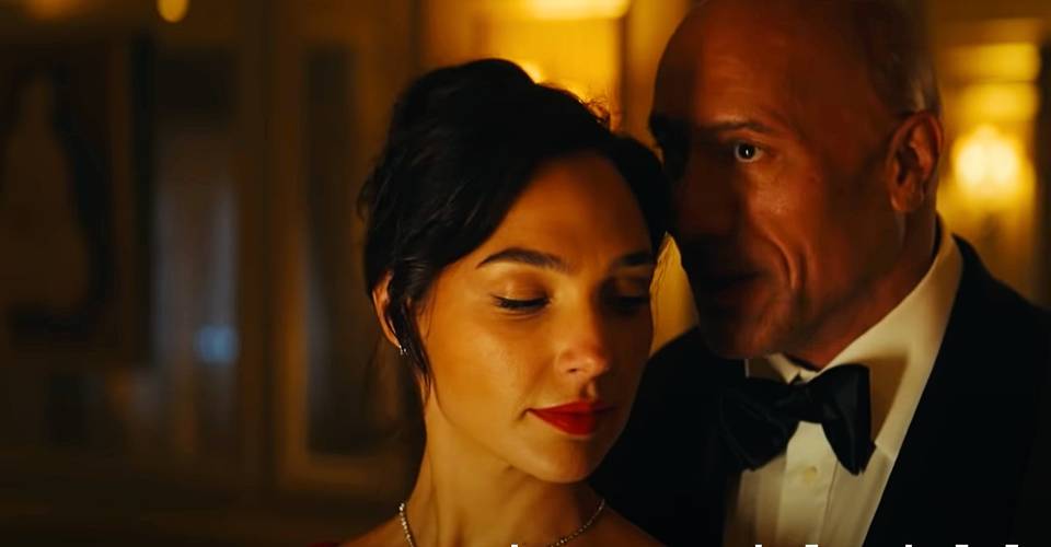 Red Notice Trailer: Gal Gadot Takes Down Dwayne Johnson &amp; Ryan Reynolds