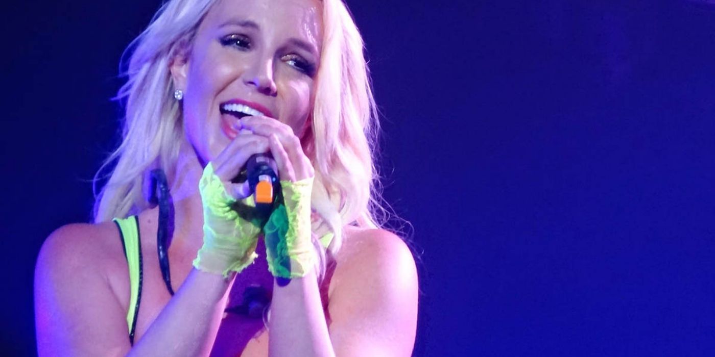 Britney Spears Performing