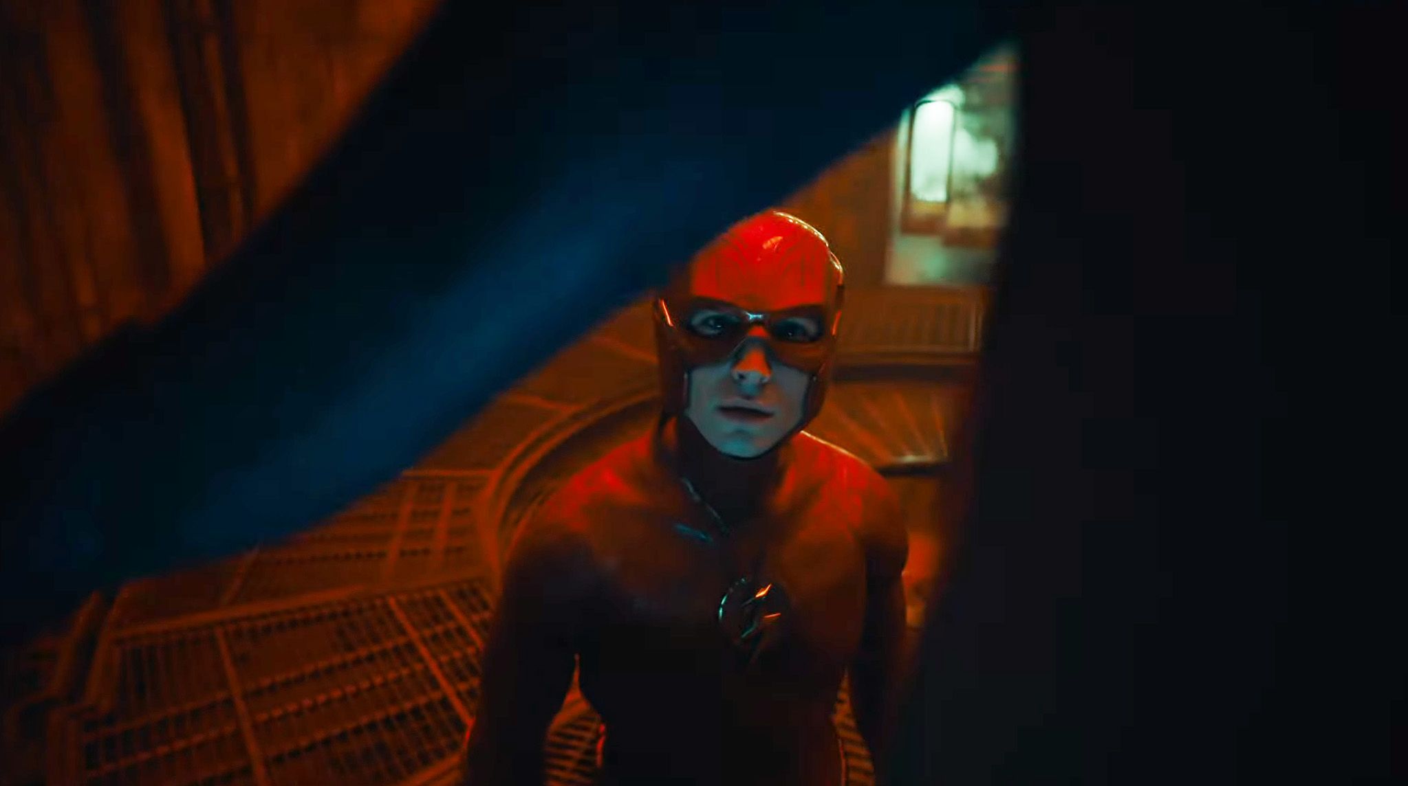 The Flash Full Look At Ezra Miller’s Costume