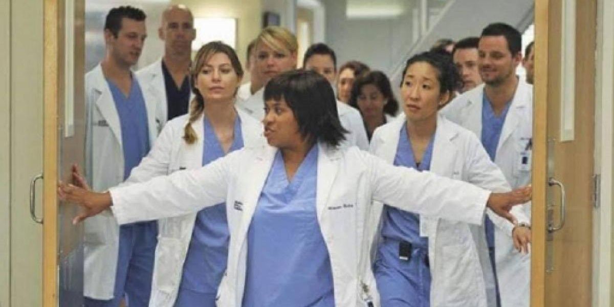 Bailey and her intern team in Greys Anatomy