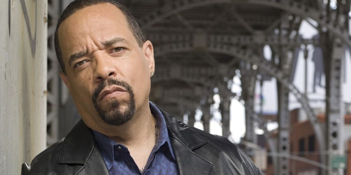 Ice T leaning against a wall in a Law Order SVU promo