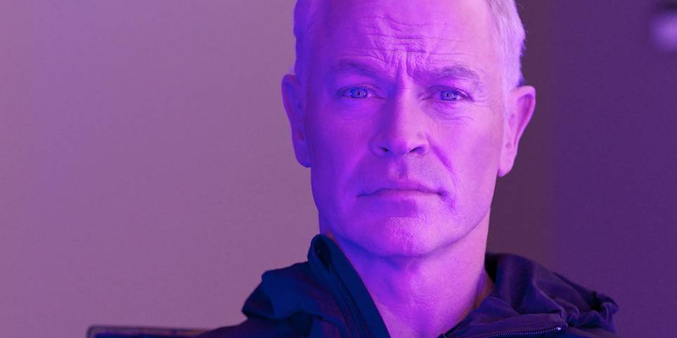 Apex Review: Bruce Willis Does Little To Elevate Messy, Derivative Genre  Cliché