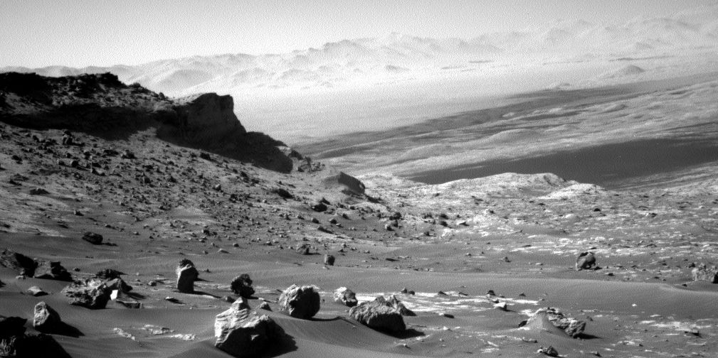 New Curiosity Photos Show Endless Mars Dunes Everywhere You Look