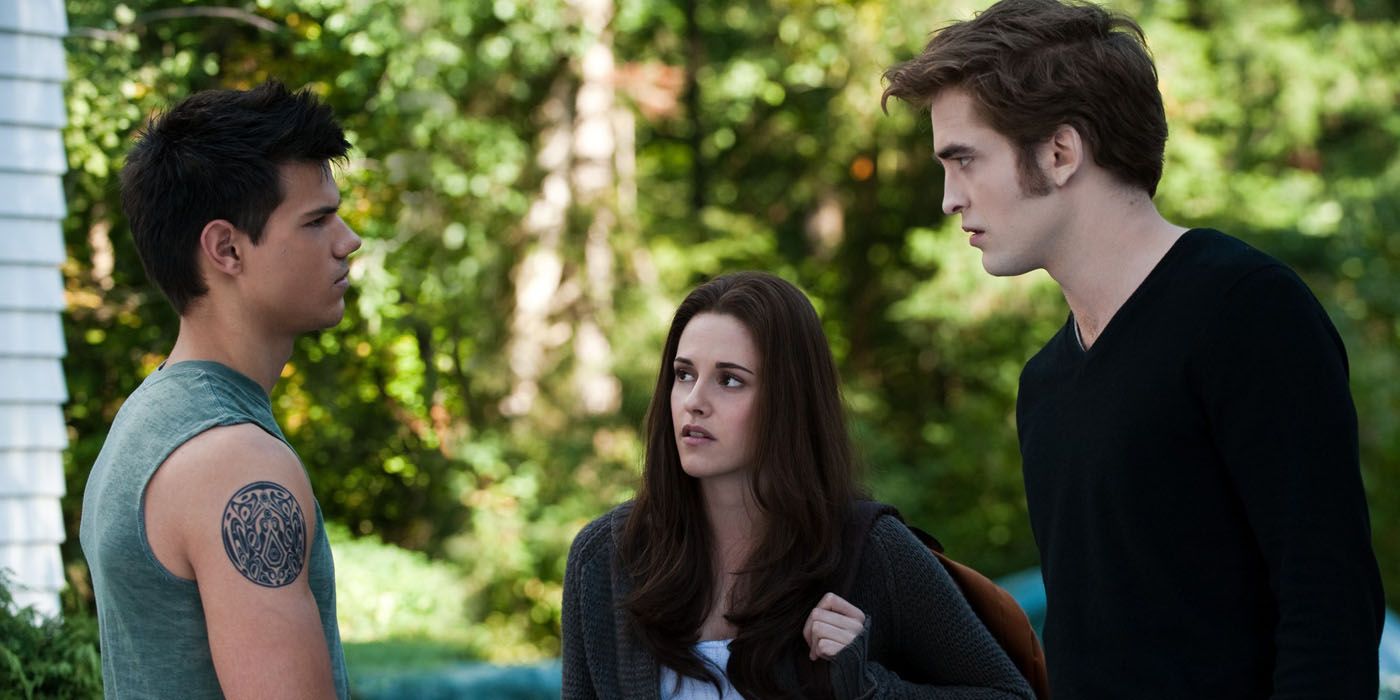 Jacob Edward and Bella talking in Twilight Eclipse