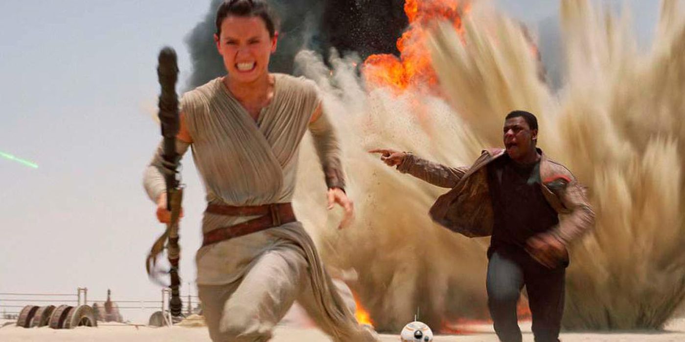Rey and Finn running in The Force Awakens