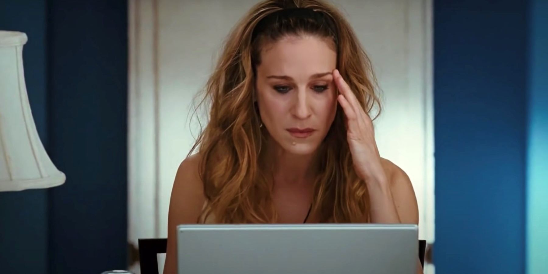 carrie bradshaw sex and the city writing column laptop