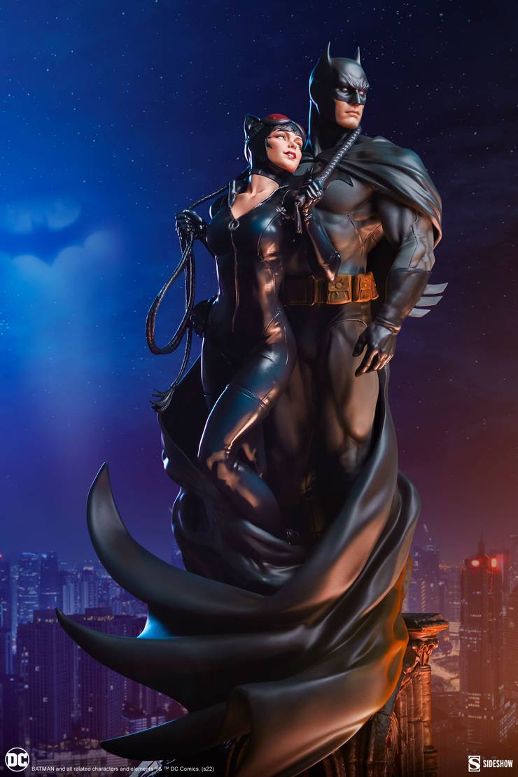 Batman-Catwoman-DC-Comics-Sideshow-1.jpg?q=50&fit=crop&w=740&h=1110&dpr=1.5