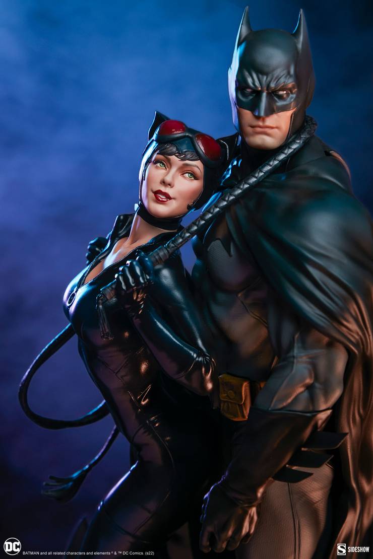 Batman-Catwoman-DC-Comics-Sideshow-2.jpg?q=50&fit=crop&w=740&h=1110&dpr=1.5