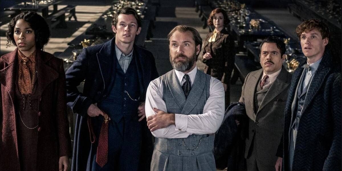 Dumbledore talking to his group in Hogwarts in Fantastic Beasts 2 Cropped