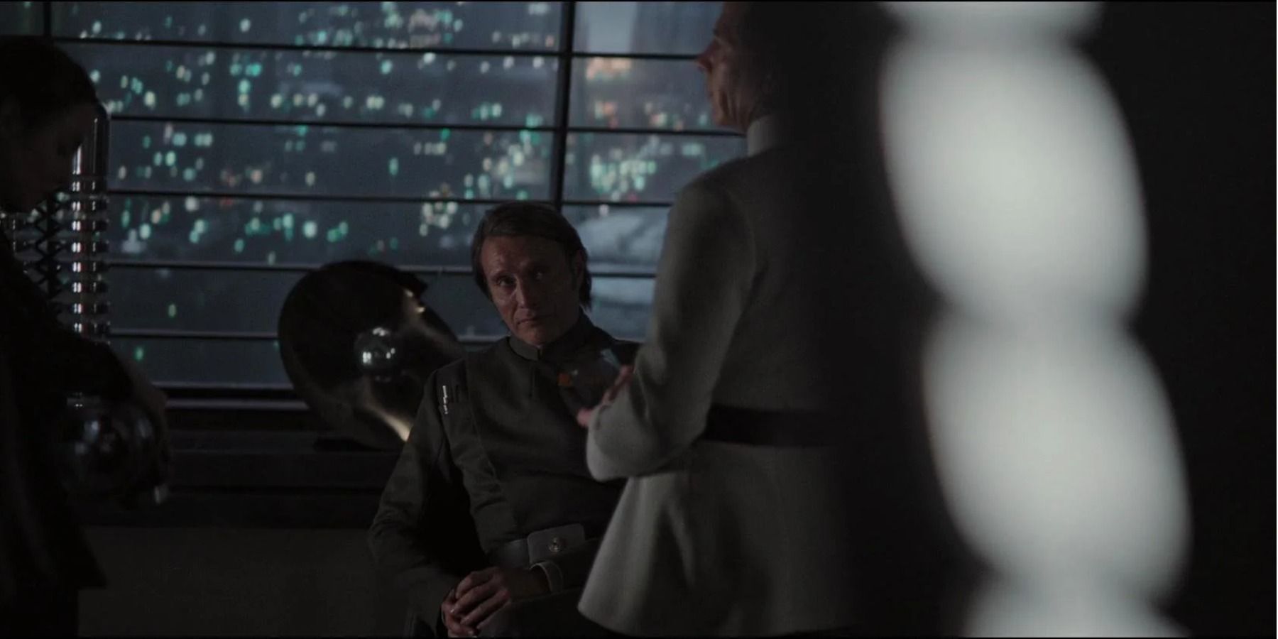Rogue One flashbacks on Coruscant as Jyn Erso watches her father Galen Erso her mother Lyra Erso and Orson Krennic
