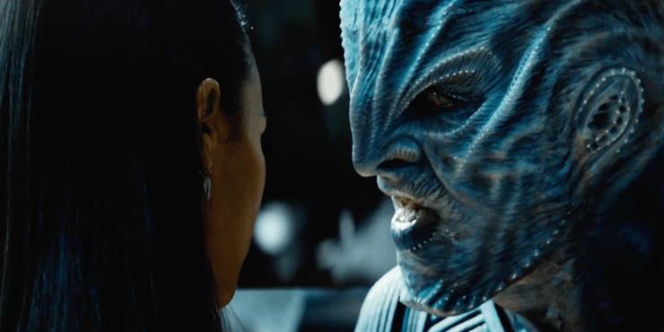 Star Trek Beyond - Uhura (Zoe Saldana) und Krall (Idris Elba)